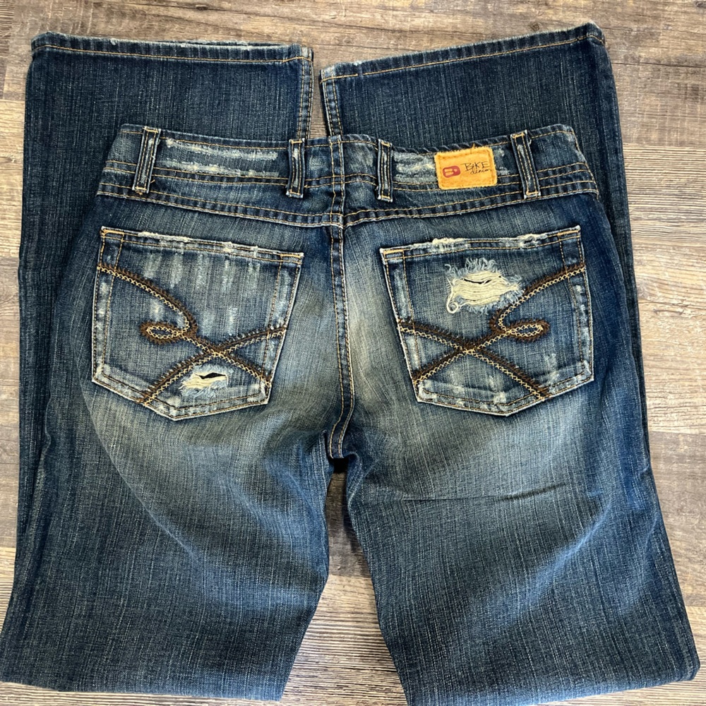 Buckle wide leg flare distressed jeans women’s size 30 (inseam 31-1/2) New!